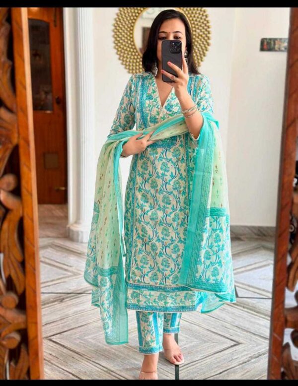 Women's Cotton Green Kurti with Floral Print,Anarkali 3pc set Size -M - Image 4