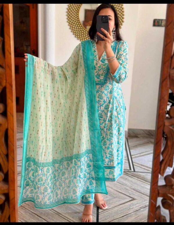 Women's Cotton Green Kurti with Floral Print,Anarkali 3pc set Size -M - Image 2